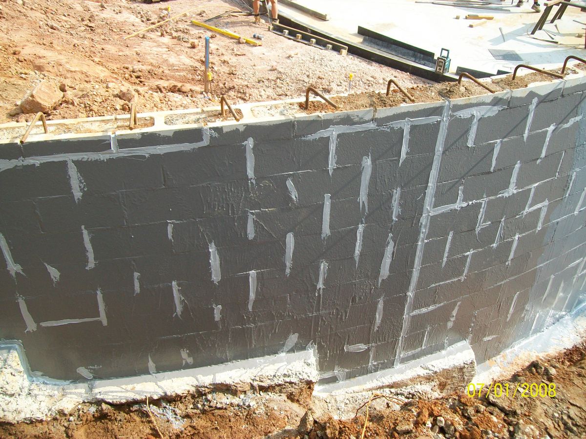 Curved retaining wall with waterproofing membrane applied